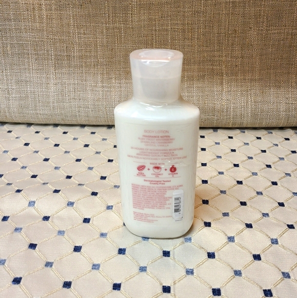❄Bath & Body Works Winterberry Wonder Body Lotion - Picture 2 of 5